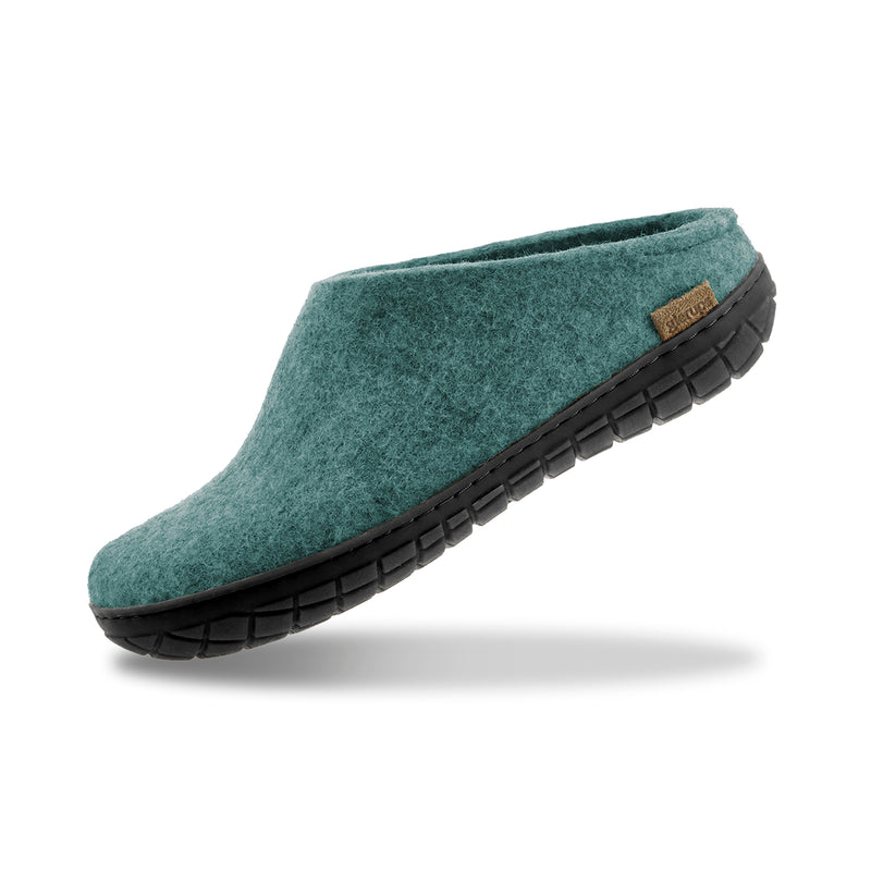 Slip-on with natural rubber sole - black - North Sea