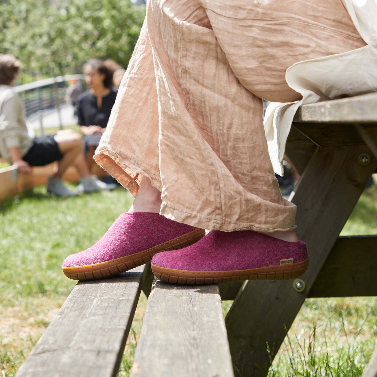 Slip-on with natural rubber sole - honey - Cranberry