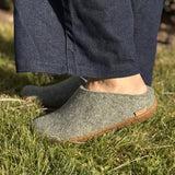Slip-on with natural rubber sole - honey - Moss