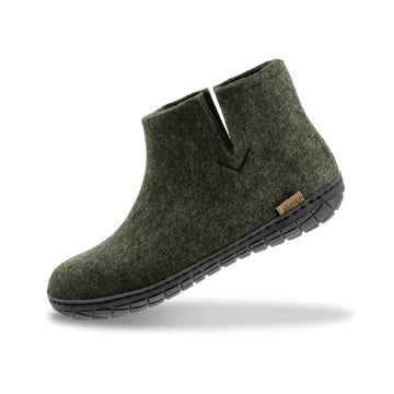 Boot with natural rubber sole - black - Forest