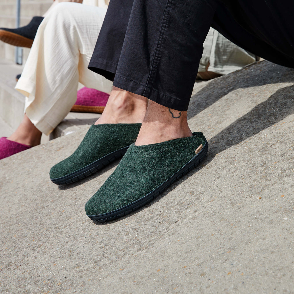 Slip-on with natural rubber sole - black - Forest â glerups.com