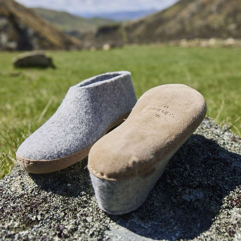 Felt bottom online slippers