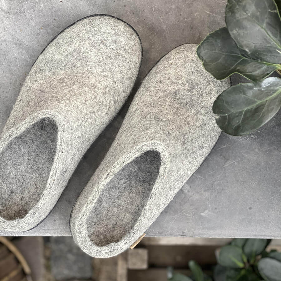 Slip-on with natural rubber sole - black - Grey – glerups.com